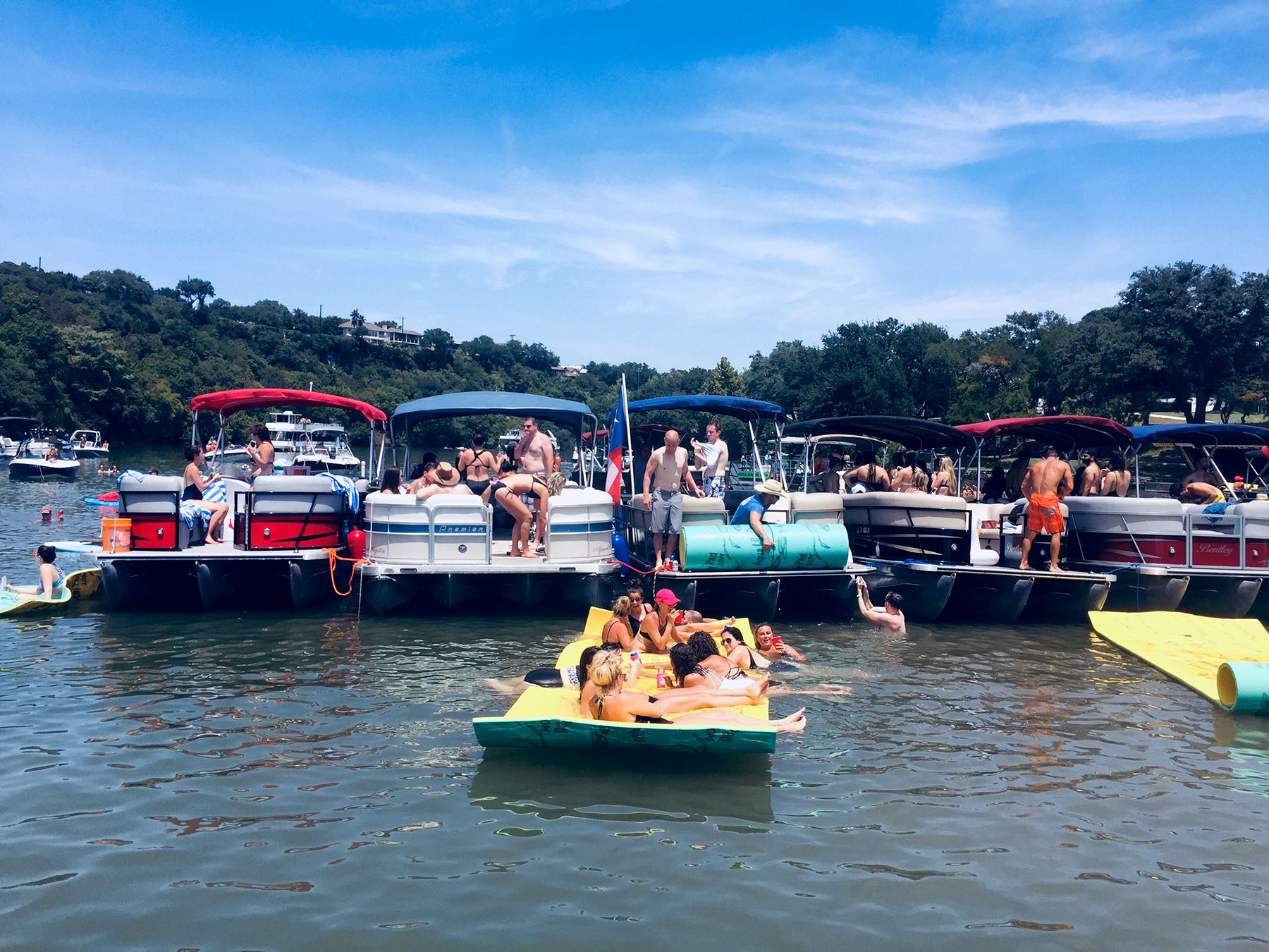 Wake Riderz - Boat & Pontoon Rentals on Lake Austin