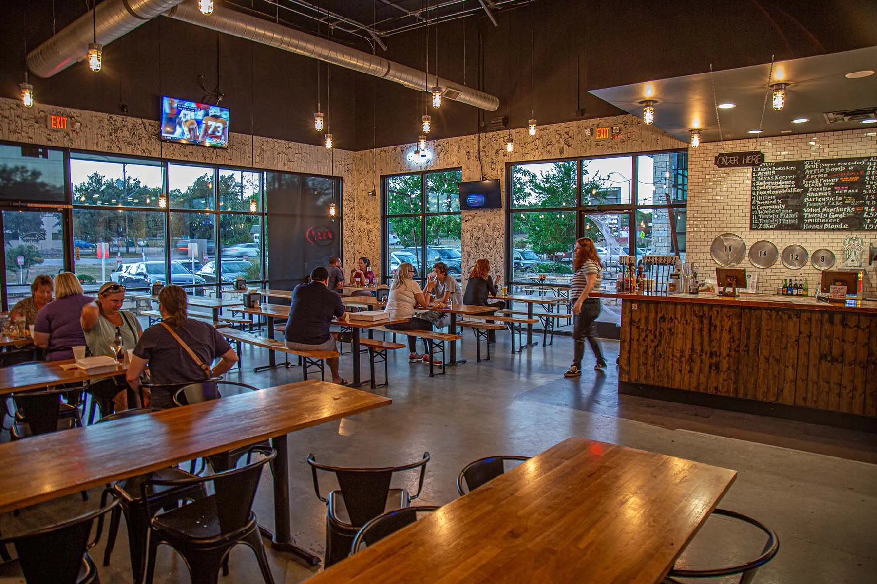 Aviator Pizza & Drafthouse